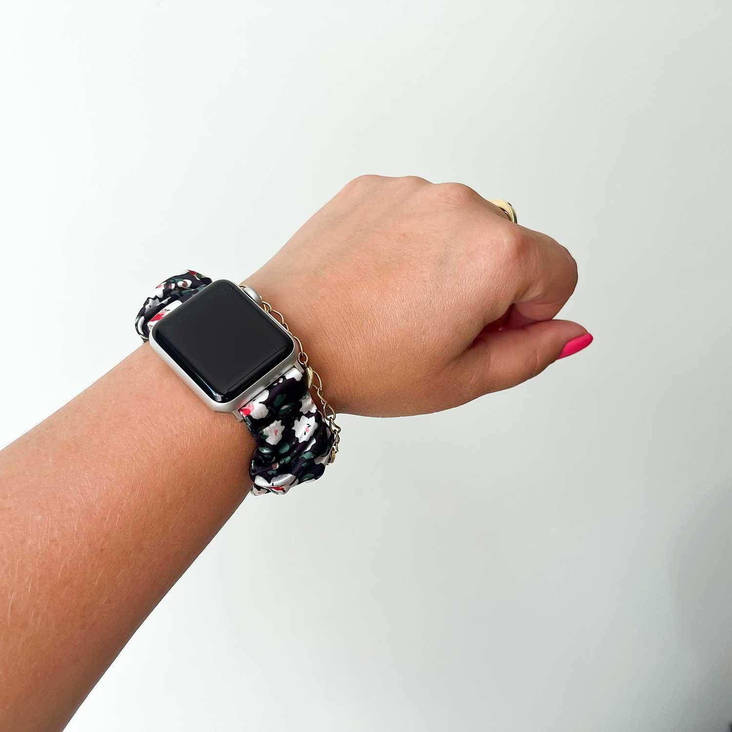 Bracelet pour Apple Watch Savara - chouchou - nylon - noir à fleurs blanches