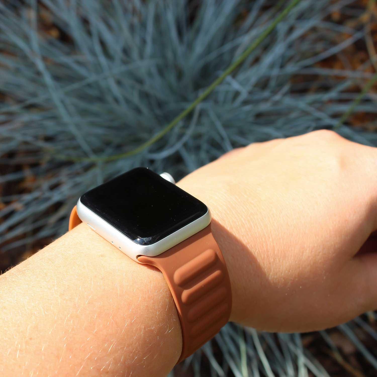 Bracelet tressé Solo Loop pour Apple Watch - silicone - marron