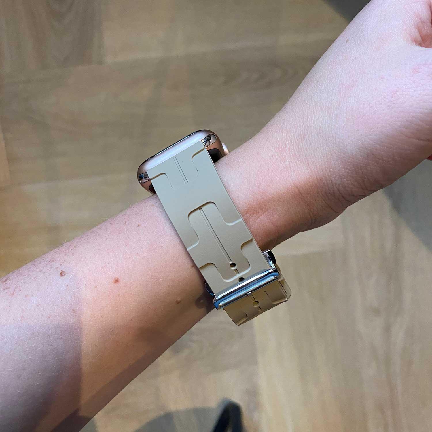 Bracelet Apple Watch kilim - silicone - noyer