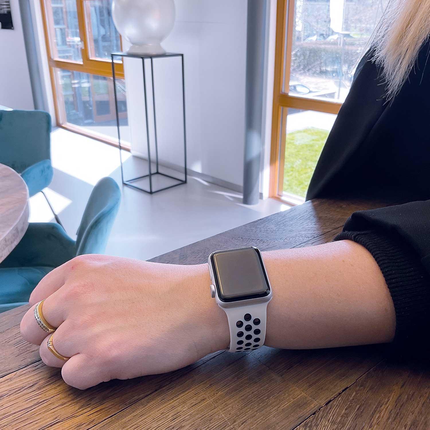 Bracelet Apple Watch Stryde - double - silicone - blanc noir